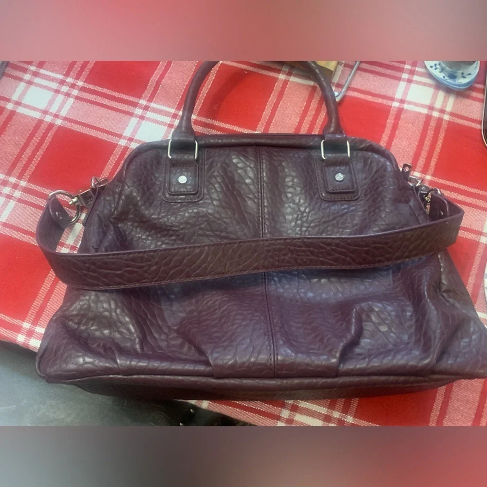 Vintage Leather Tote in Rich Purple - Picture 6 of 13